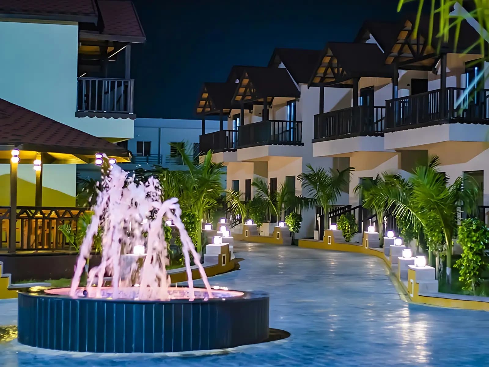 Swimming pool and cottages at sunset at a wellness retreat near Mount Abu in Rajasthan